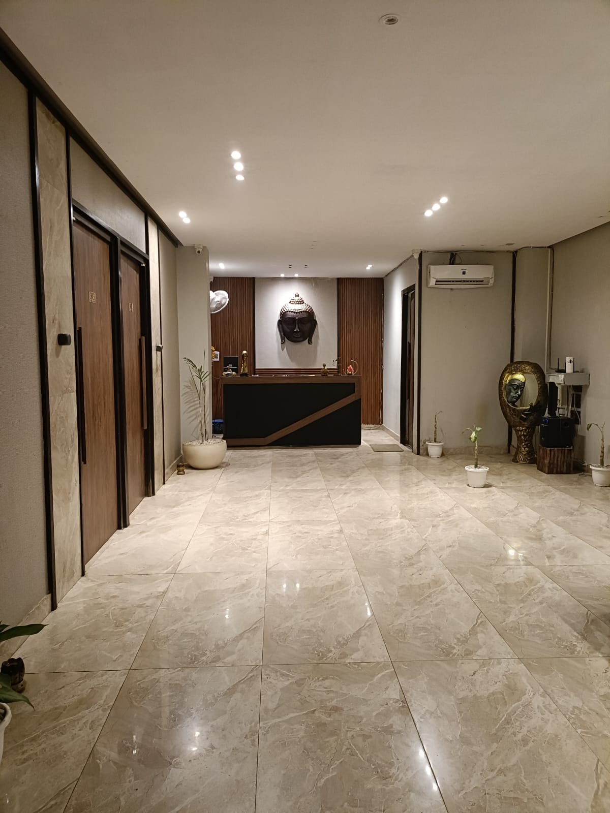 Halcyon Premium Spa room area
